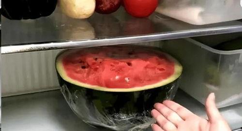 家人吃瓜的图,一起吃瓜的温馨瞬间