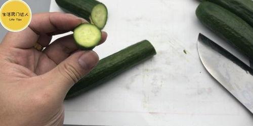 家人吃瓜的图,一起吃瓜的温馨瞬间