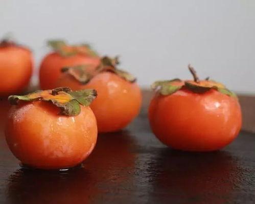 吃瓜能吃柿子吗,揭秘夏日消暑美食的搭配之谜