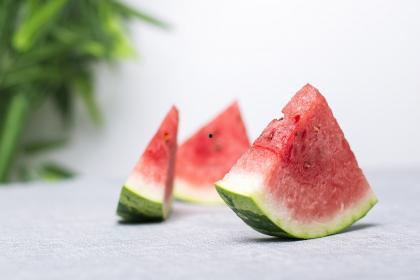 梦到吃黑色瓜,黑色瓜果的神秘诱惑