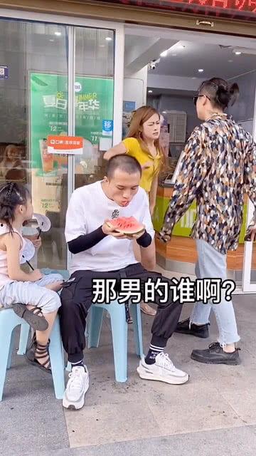 情侣吵架吃瓜亲嘴,甜蜜和解！