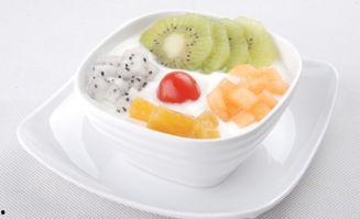 早上吃酸奶和红瓜,开启健康活力一天