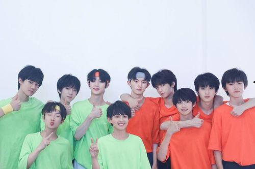 少年吃瓜团,揭秘校园里的“瓜田”趣事