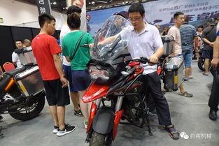 摩托友吃瓜,揭秘圈中热点事件背后的真相