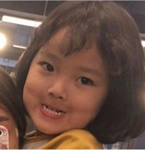 女子被瓜碍着吃瓜,意外发现吃瓜新乐趣