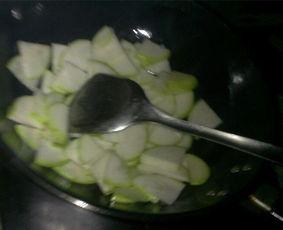 吃葫芦瓜炒鸡蛋,葫芦瓜炒鸡蛋，营养与口感的双重享受