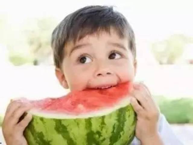 吃瓜侠腮红超大,美妆界的“网红”新宠