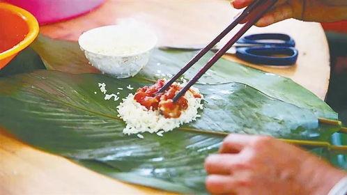 黄阿姨吃瓜,瓜香四溢的悠闲时光